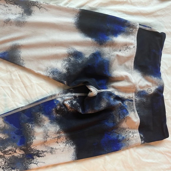 SALE: Lululemon ‘Milky Way’ cropped leggings - Picture 4 of 5